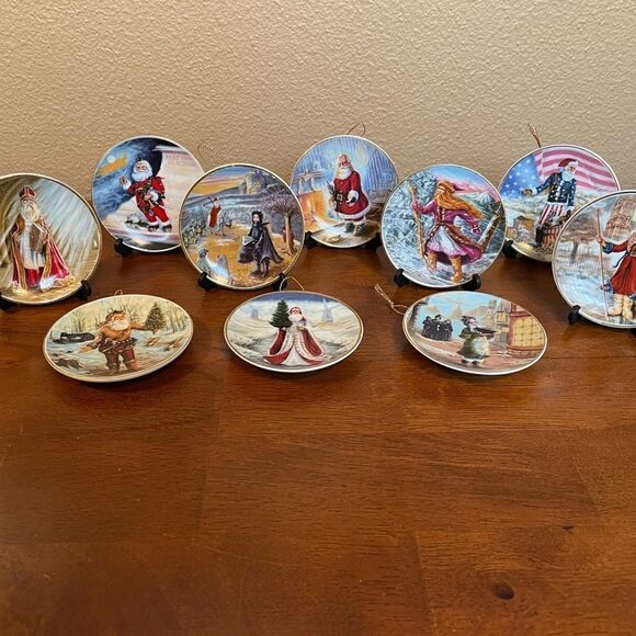 Duncan Royale Christmas Themed 1983 History of Santa Claus Mini Plates x 10 - Picture 1 of 13